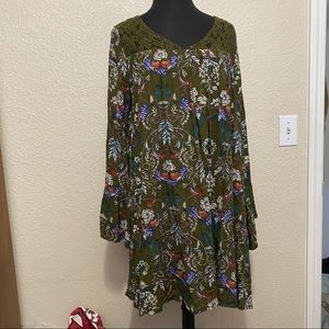 Entro Green lace floral bell sleeve Dress